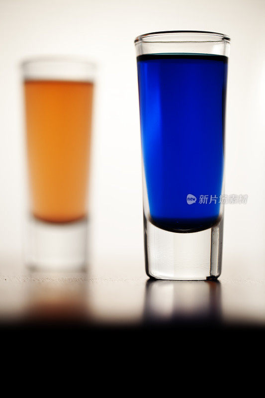 选择Focus Of Two Shot Glasses